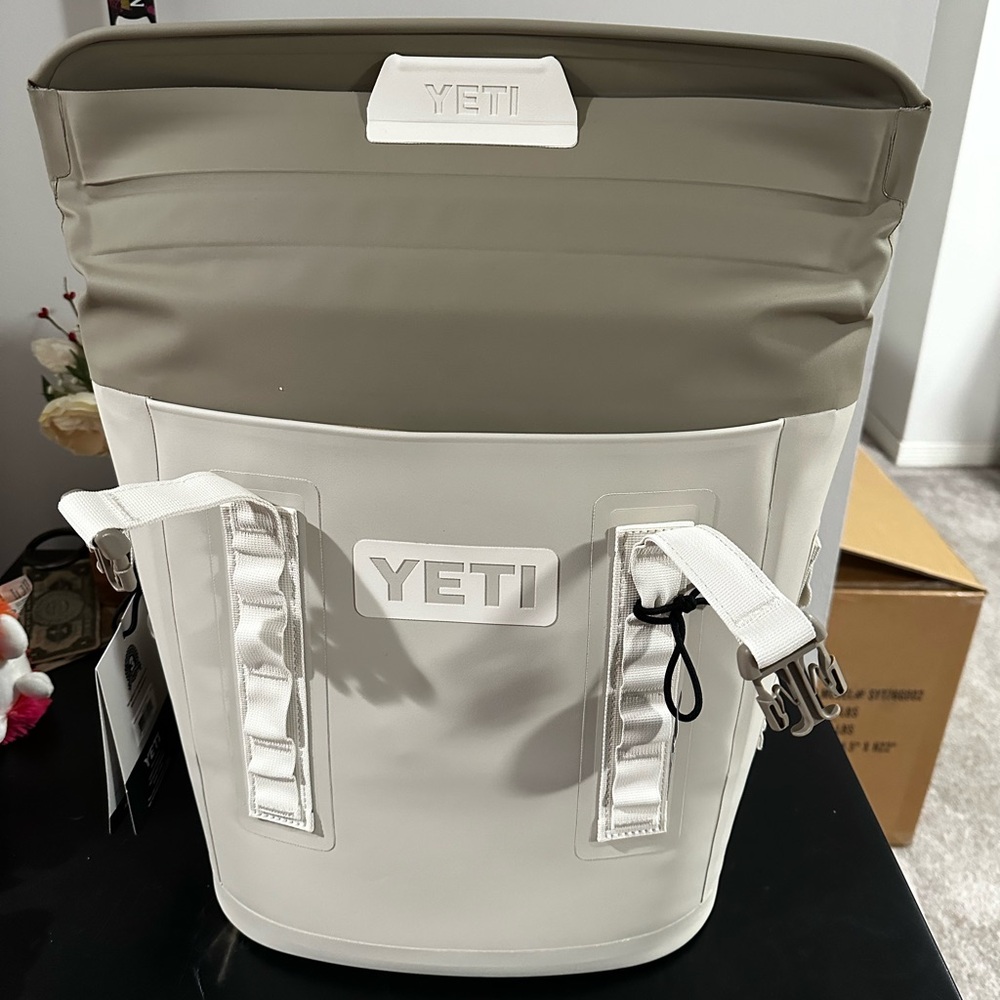 Yeti HOPPER M12 Soft-Sided Backpack Cooler GS3130-1  NEW W/ TAGS